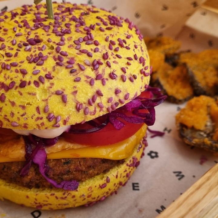 photo of Flower Burger Barrow Burger shared by @giugru on  01 Apr 2023 - review