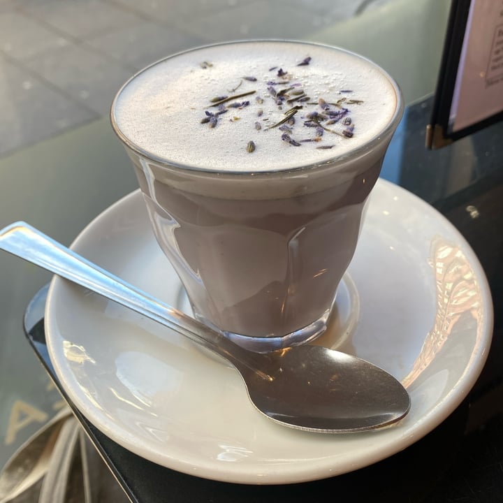 photo of Rose & Grant's Deli Cafe Lavendar Latte shared by @meganthevegetable on  04 Feb 2023 - review