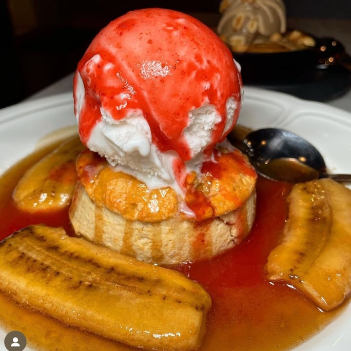 photo of Willow Vegan Bistro Bananas Foster Cake shared by @alexesposito on  04 May 2023 - review