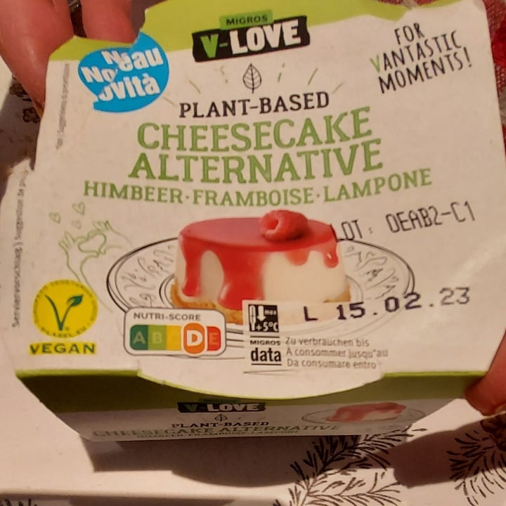photo of Migros V-Love Cheesecake Alternative Raspberry shared by @lucthelucky on  24 Jan 2023 - review