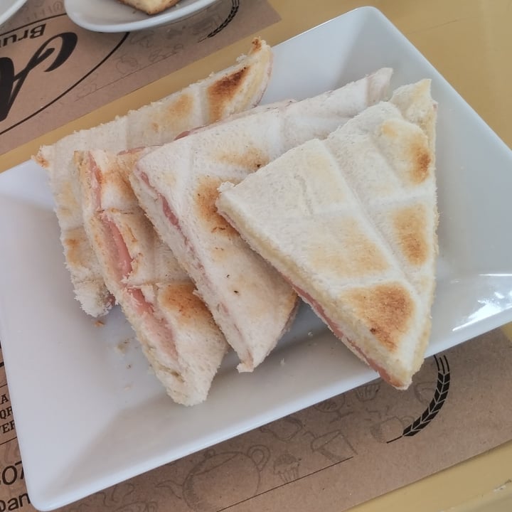 photo of Antojo’s Tostado Jamón Y Queso shared by @aymaraluz on  02 Feb 2023 - review