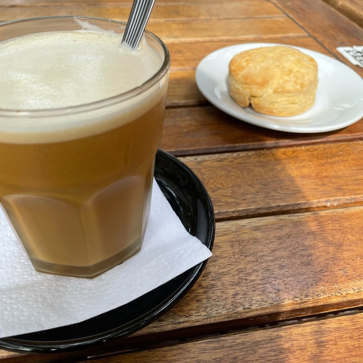 photo of Amelia Café Latte con leche de almendras shared by @cynxmar on  03 Feb 2023 - review