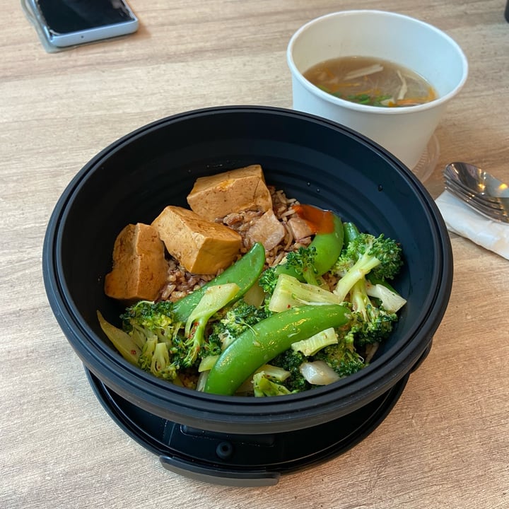 photo of Simple Lifestyle Healthy Vegetarian Cafe Shark Fin Melon Soup with Chestnut Rice shared by @dafnelately on  09 Jan 2023 - review