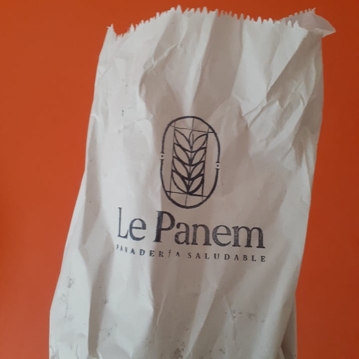 photo of Le Panem Callao croisant de pastelera y frutilla shared by @lalaveg on  28 Jun 2023 - review