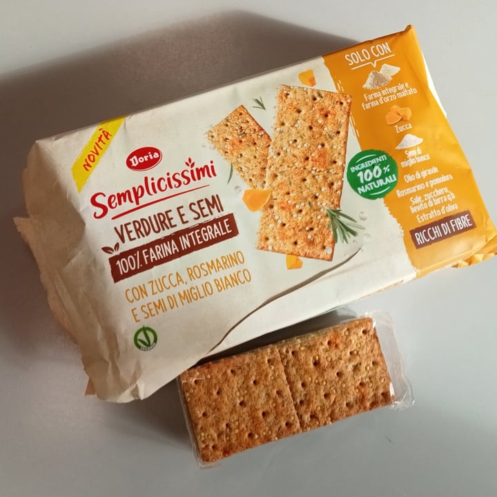 photo of I semplicissimi doria Crackers Verdura e Semi shared by @paola81 on  03 Mar 2023 - review