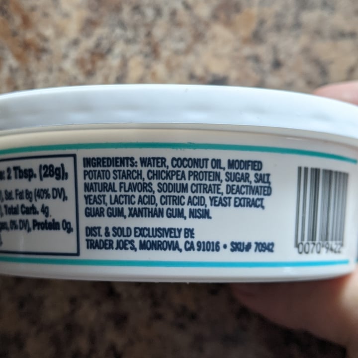 photo of Trader Joe's Vegan Cream Cheese Alternative shared by @oolaf-13 on  02 Feb 2023 - review