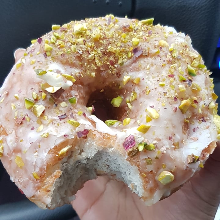 photo of Bloomer's Rose Pistachio Donut shared by @theveglife on  11 Jun 2023 - review