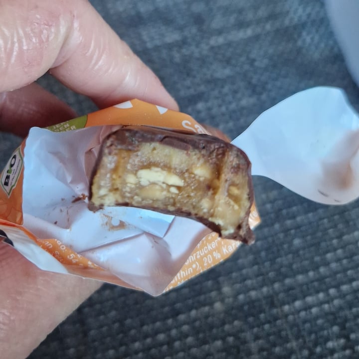 photo of Lycka Erdnuss Salted Caramel Riegel shared by @janaplantpowered on  05 Jan 2023 - review