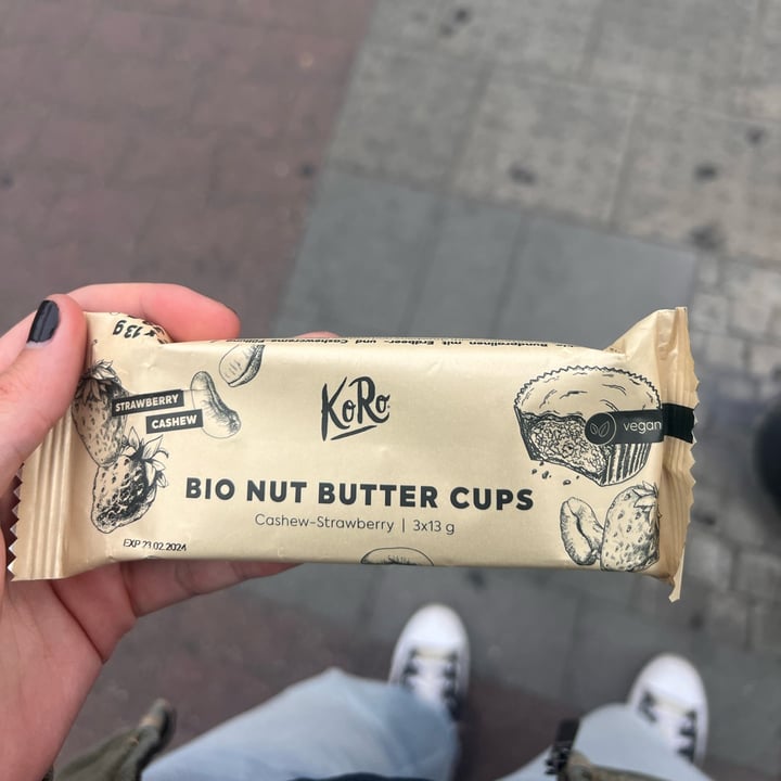 photo of Koro bio nut butter cups strawberry cashews shared by @holasoymylk on  13 Jul 2023 - review