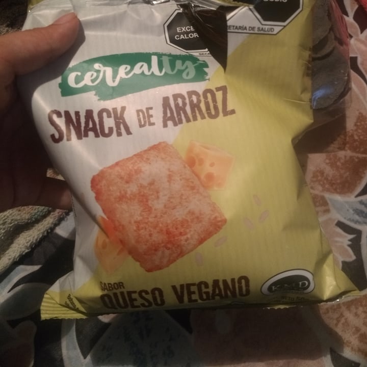 photo of Cerealty Snack de arroz sabor queso vegano shared by @giginh on  09 Jun 2023 - review