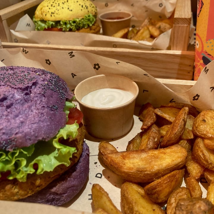 photo of Flower Burger purple cheesy shared by @chiar4paolucci on  06 Aug 2023 - review