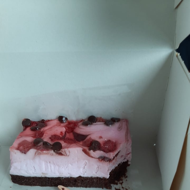 photo of McDonald's Erdbeer Schnitte vegan shared by @thelonelyfr0g on  04 Aug 2023 - review