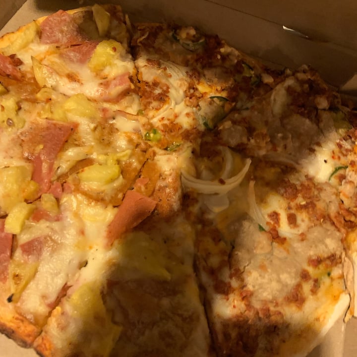 photo of esTACOmo quiere Pizza Mexicana shared by @yoatzin on  20 Apr 2023 - review