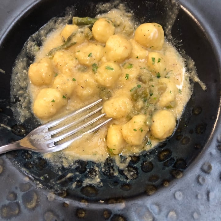 photo of Essenza Love Natural Food Gnocchi allo zafferano e asparagi shared by @laurabambi on  11 Apr 2023 - review