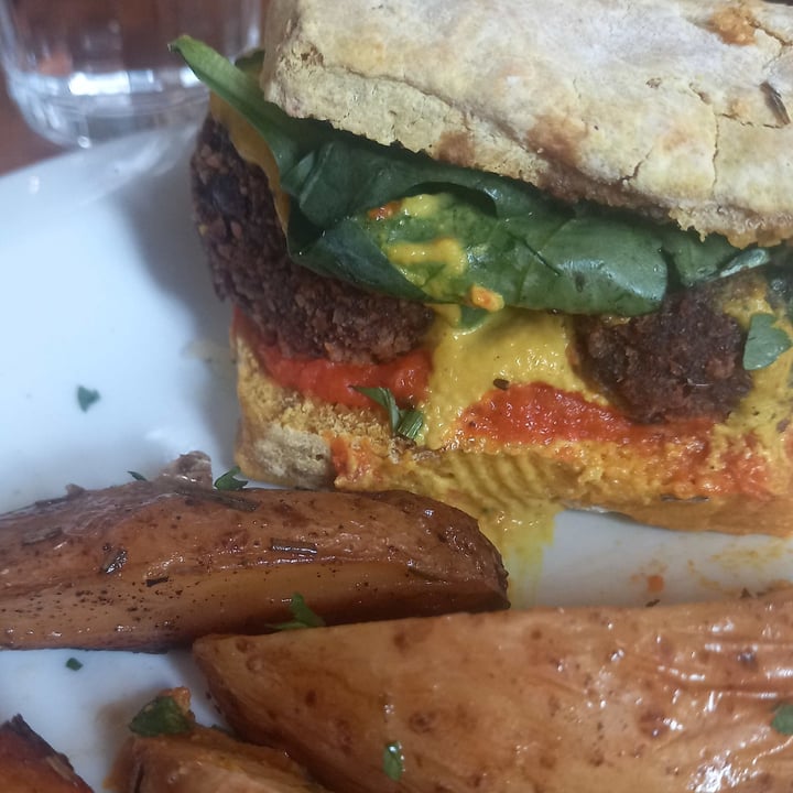 photo of Artemisia Sandwich de albóndigas shared by @franspi on  24 Jan 2023 - review