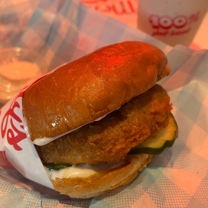 photo of Monty's Good Burger Charlie's Chicken Sandwich shared by @theveganfoodcritic on  01 May 2023 - review