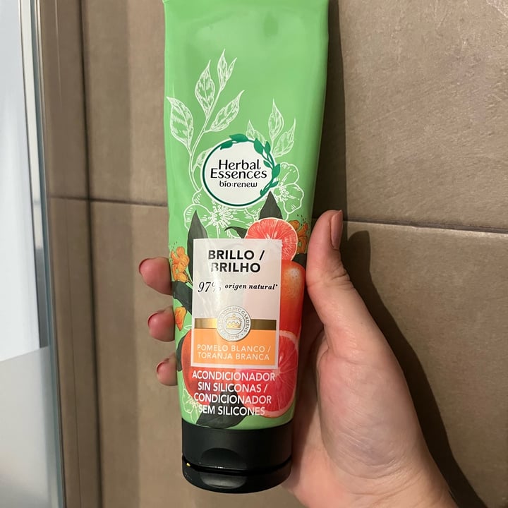 photo of Herbal Essences Acondicionador pomelo blanco shared by @lauftv on  20 Mar 2023 - review