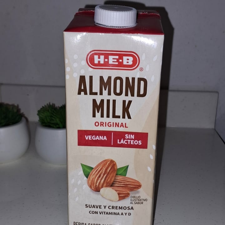 photo of HEB Almond Milk shared by @angellyv on  30 Dec 2022 - review