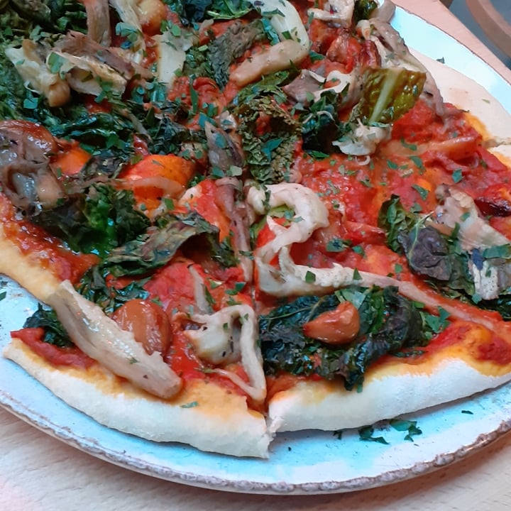 photo of Saramago Cafe Bar Burnt Aubergine Pizza shared by @dhavalvegan on  18 Apr 2023 - review