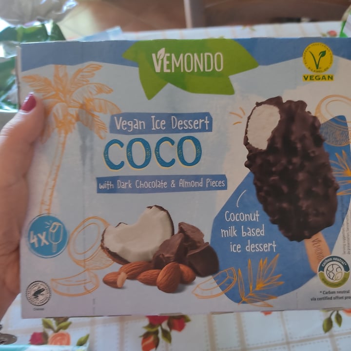 photo of Vemondo gelato cocco fondente mandorle shared by @marydrago3 on  12 Aug 2023 - review