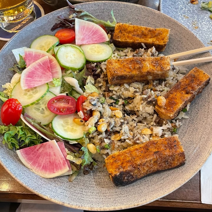 photo of Earls Kitchen + Bar Vegan Bangkok Bowl shared by @sterlinglinford on  09 Jul 2023 - review