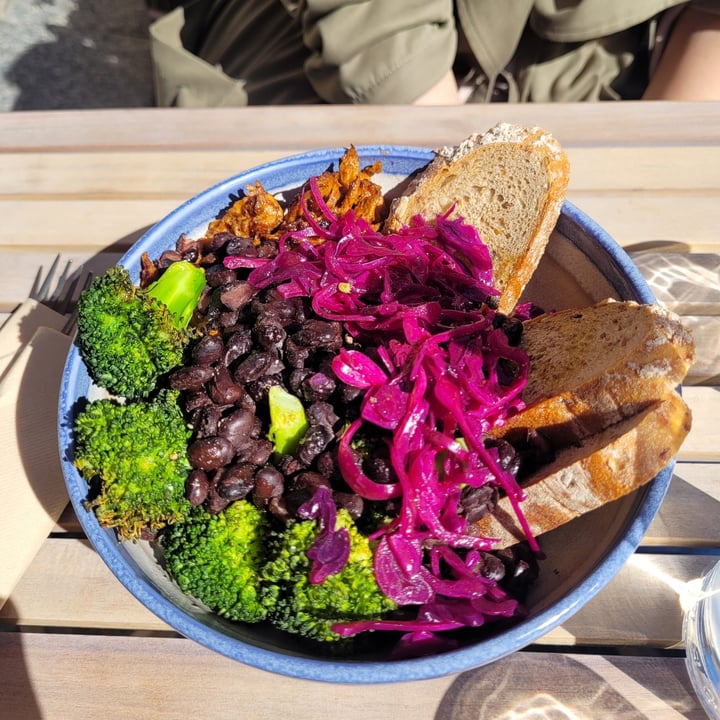photo of Ortika coffee&food bowl con farro, pulled pork e verdure shared by @blavinia on  28 Mar 2023 - review