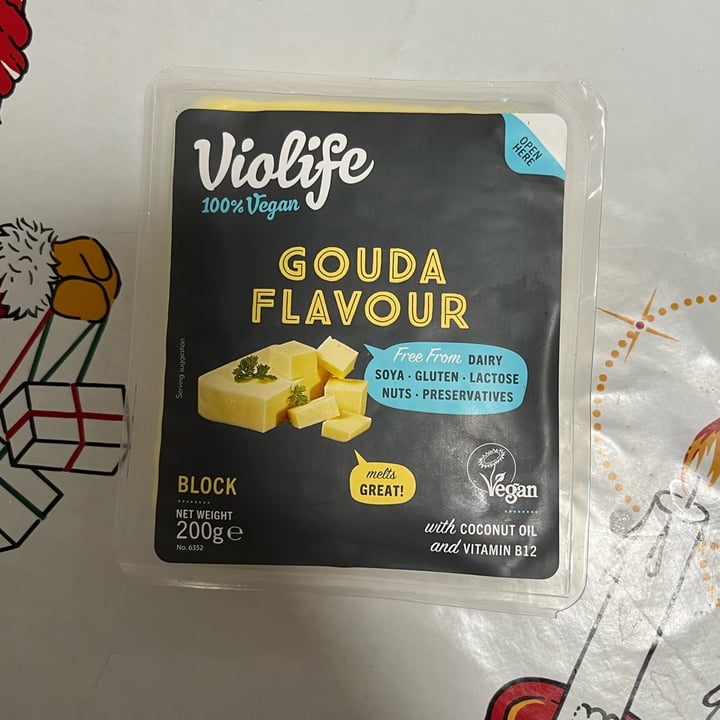 photo of Violife Gouda Flavour Block shared by @domcsiwill on  12 Jan 2023 - review