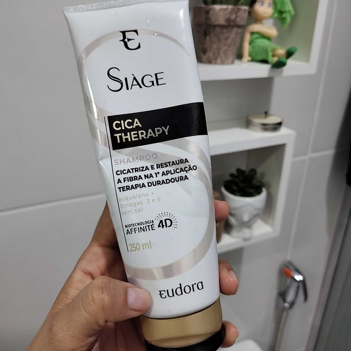 photo of Siage Cica Therapy Shampoo shared by @izamarinho on  31 Mar 2023 - review