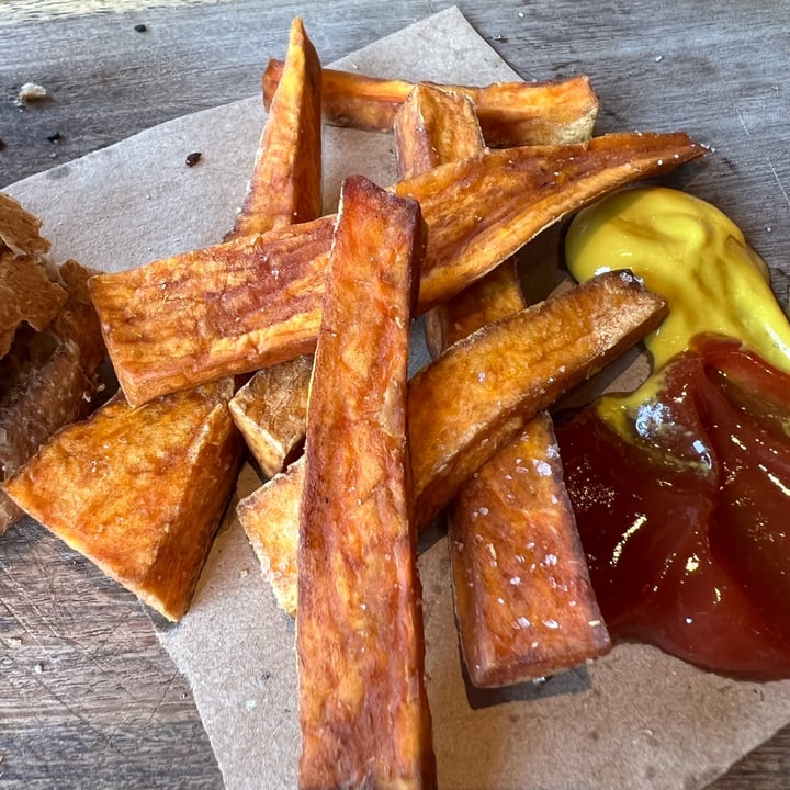 photo of The Green Place Mx sweet potato fries shared by @veganqueendeka on  13 Dec 2022 - review