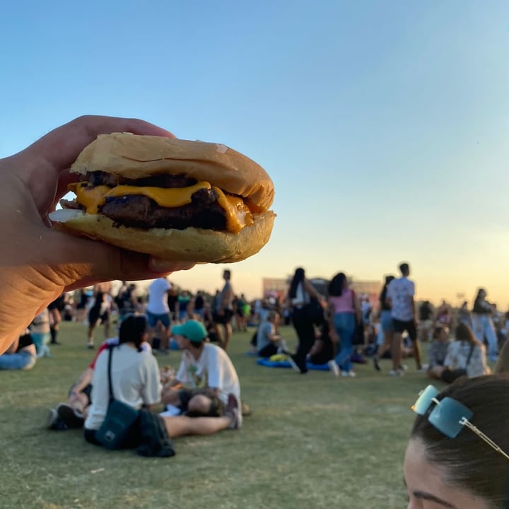 photo of JOY burgers Doble Cheeseburger shared by @jacquelinechaves on  20 Mar 2023 - review