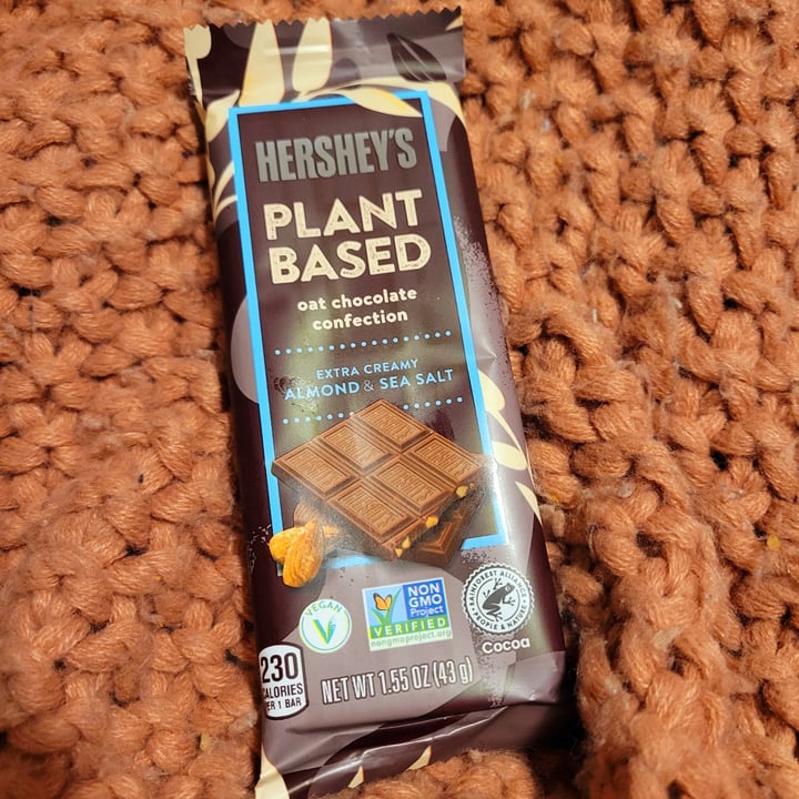 photo of Hershey's Oat made extra creamy almond & sea salt shared by @pinkobsessedvegan on  30 Apr 2023 - review