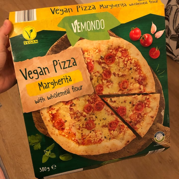 photo of Vemondo Margherita Pizza wholemeal flour shared by @veganmazza on  07 Jan 2023 - review
