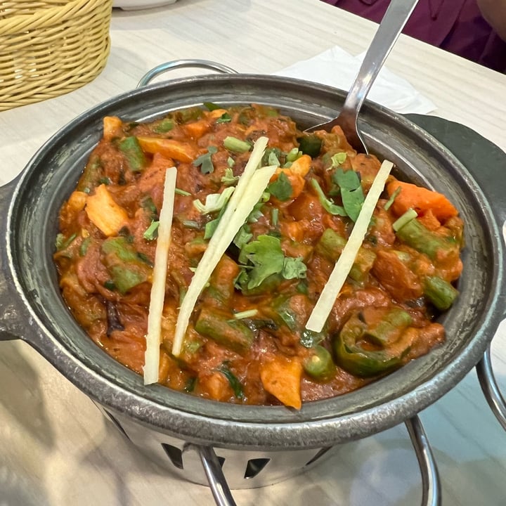 photo of Gokul Raas Vegetarian Restaurant Vegetable Jalfrezi shared by @joonas on  13 Apr 2023 - review