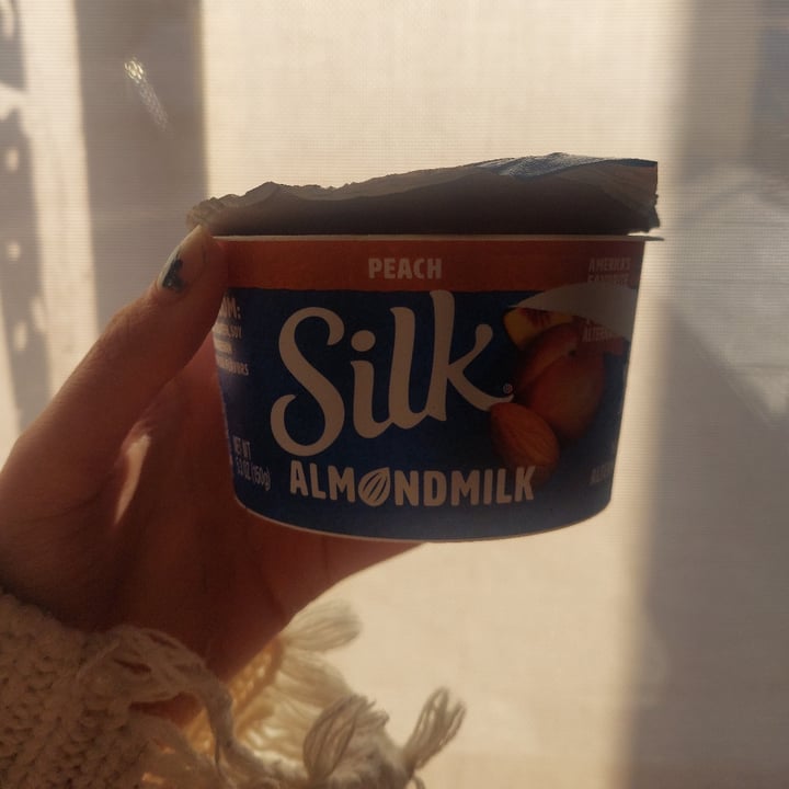 photo of Silk Peach Almondmilk Yogurt Alternative shared by @elidarko on  09 Feb 2023 - review