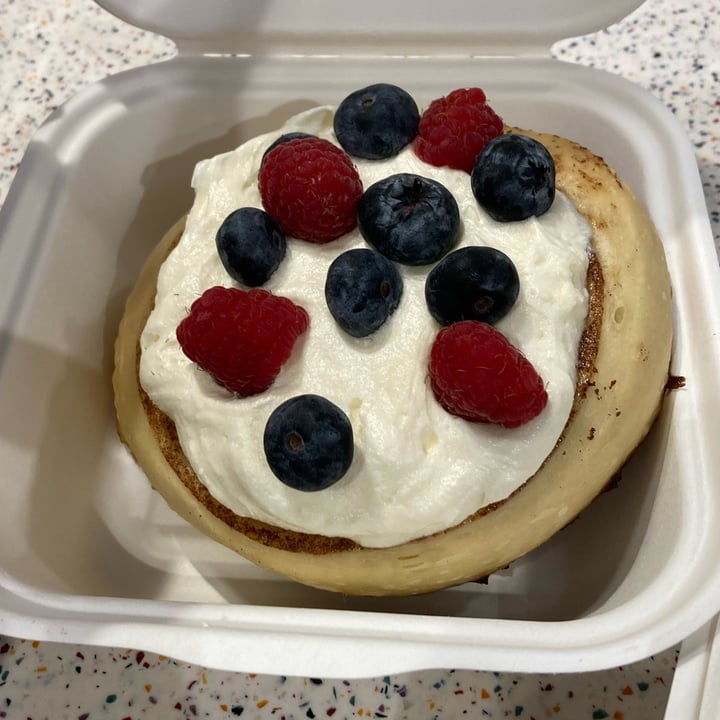 photo of Cinnaholic Victoria Build Your Own Bun shared by @miranda24680 on  26 Jan 2023 - review