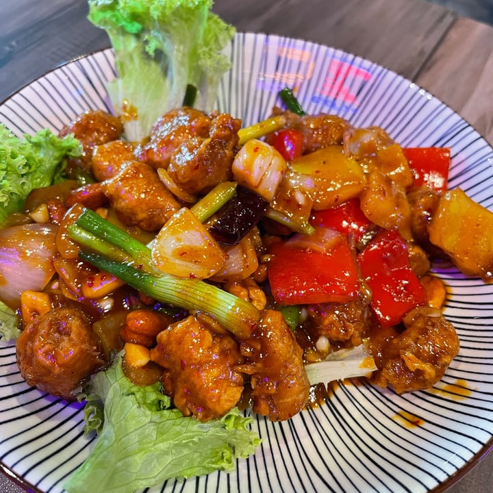 photo of Suk's Thai Kitchen Vegetarian Cashew Chicken shared by @moomoo on  02 Apr 2023 - review