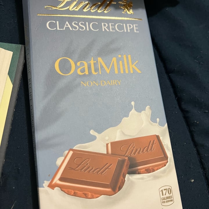 photo of Lindt Oatmilk Chocolate shared by @cdelarosa18 on  04 Feb 2023 - review