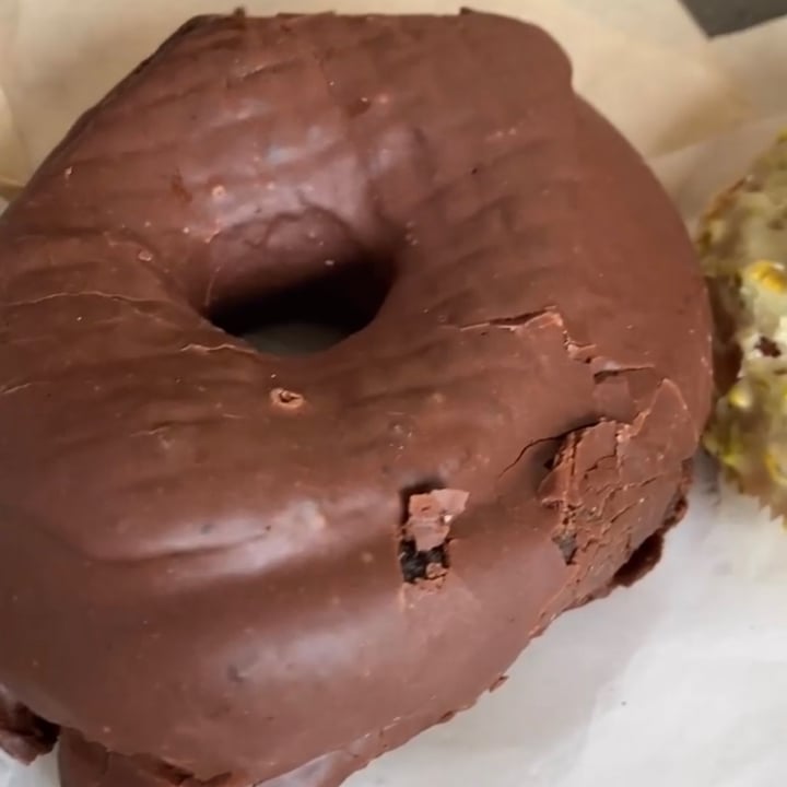 photo of Doughnut Plant Dark Chocolate Sourdoughnut shared by @veganeverythingalex on  25 Apr 2023 - review