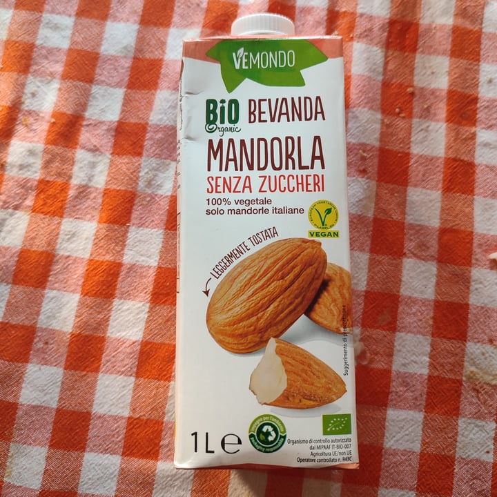 photo of Vemondo  latte di mandorla senza zuccheri shared by @sndr on  25 Mar 2023 - review