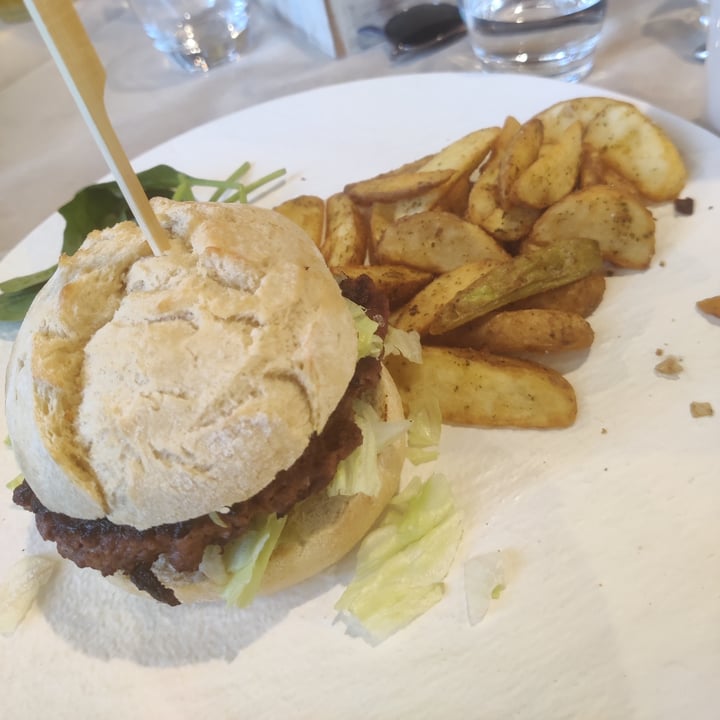 photo of Rifugio Gigante Baranci Burger Vegano shared by @extraveganza on  16 Aug 2023 - review