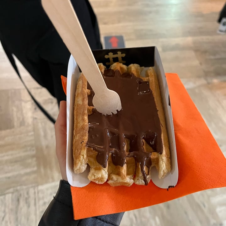 photo of Veganwaf' Belgian Waffle With Chocolate Topping shared by @giuliazecchini on  05 May 2023 - review