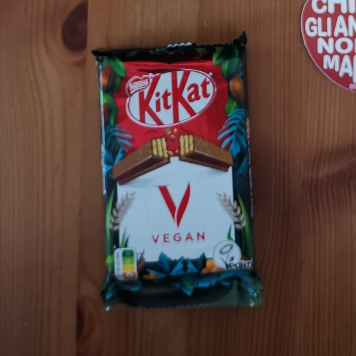 photo of Nestlé Kitkat Vegan shared by @chiarabrambs on  26 May 2023 - review