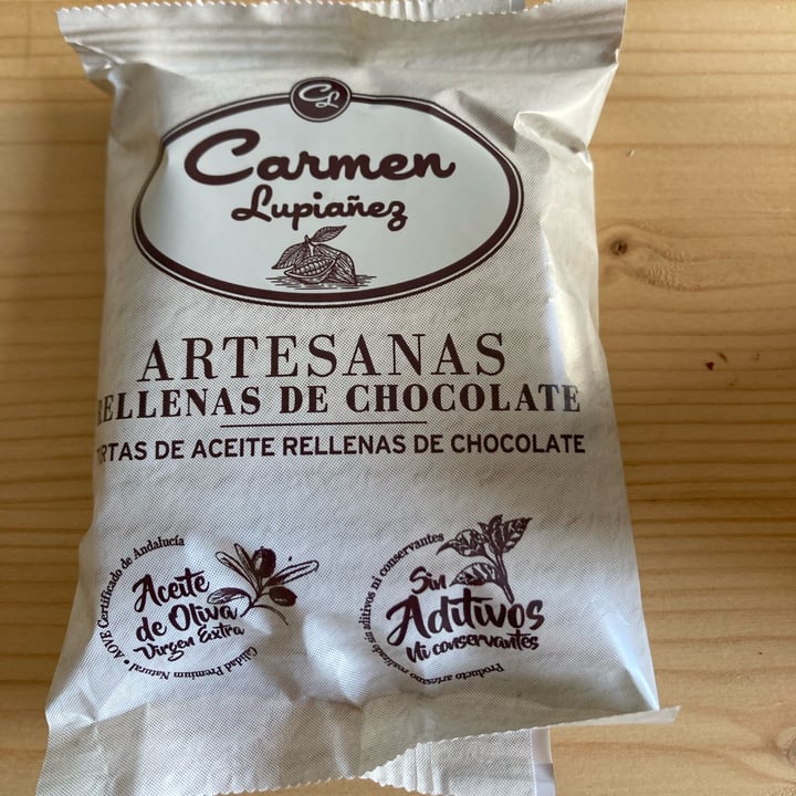 photo of carmen lupiañez tortas de aceite rellenas de chocolate shared by @veganwildce on  11 Jan 2023 - review