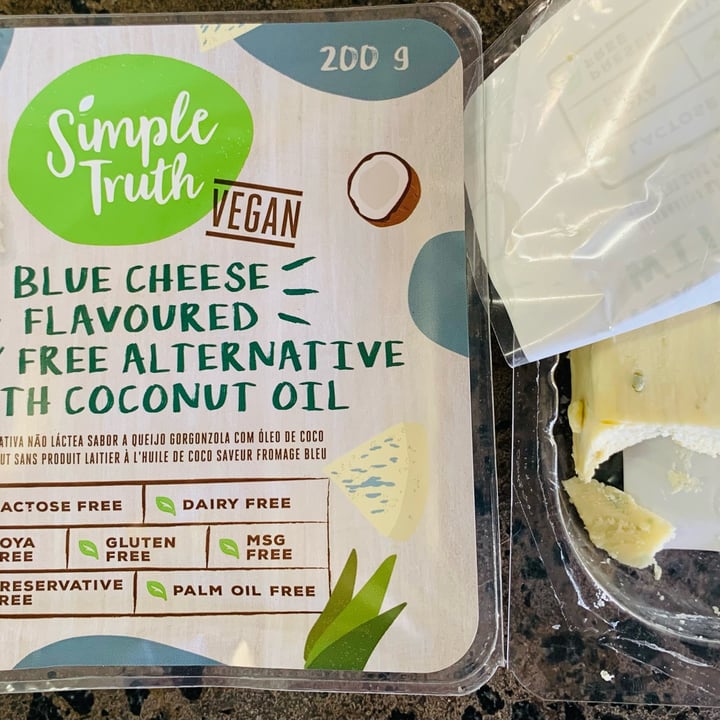 photo of Simple Truth Blue cheese flavoured Dairy free alternative shared by @alygoedvolk on  20 Apr 2023 - review