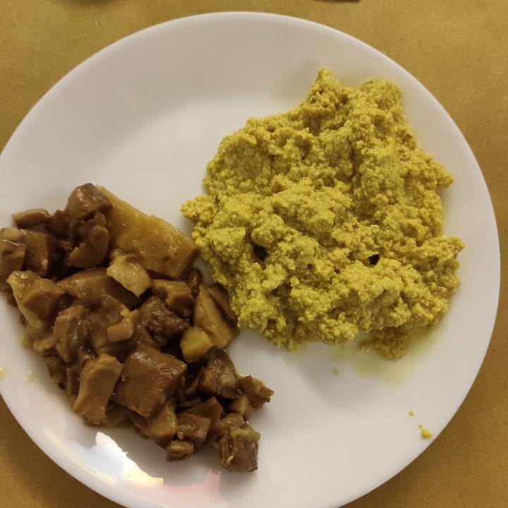 photo of Meublè Adriana 100% Vegan Guesthouse Scrambled tofu and seitan with pineapple shared by @tuscanvegan on  02 May 2023 - review