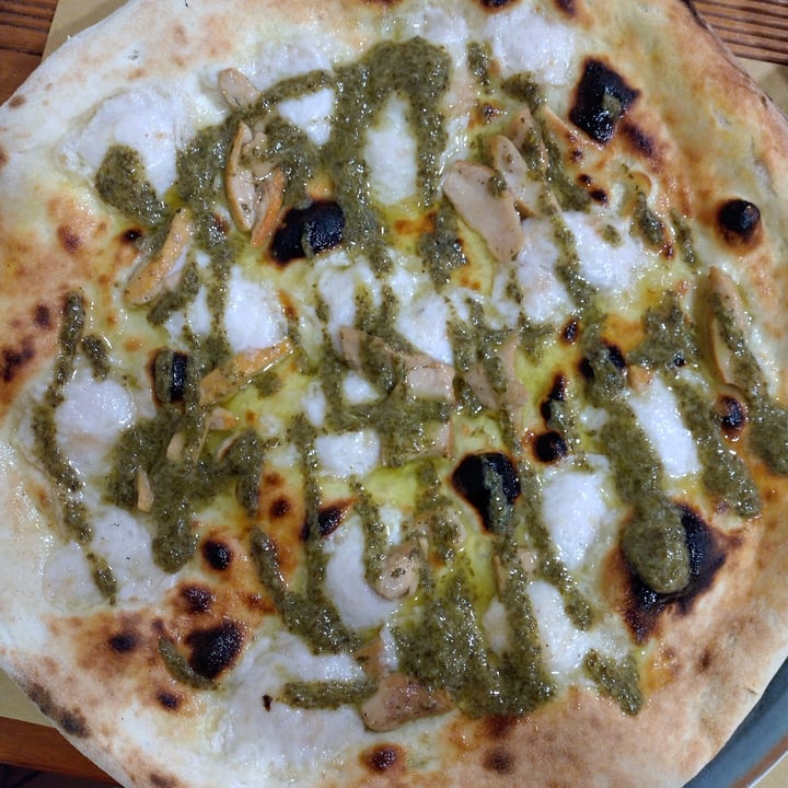 photo of L' Angolo Pizzosteria pizza Vegangolo: mEzzarella e l’affumicata di faggio a base di anacardi e mandorle,crema di friarielli, zafferano, funghi porcini shared by @rsimona on  14 May 2023 - review