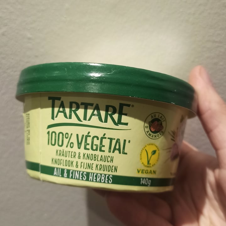 photo of Tartare 100% végétal au lait d'amande ail et fines herbes shared by @sioen on  29 Apr 2023 - review