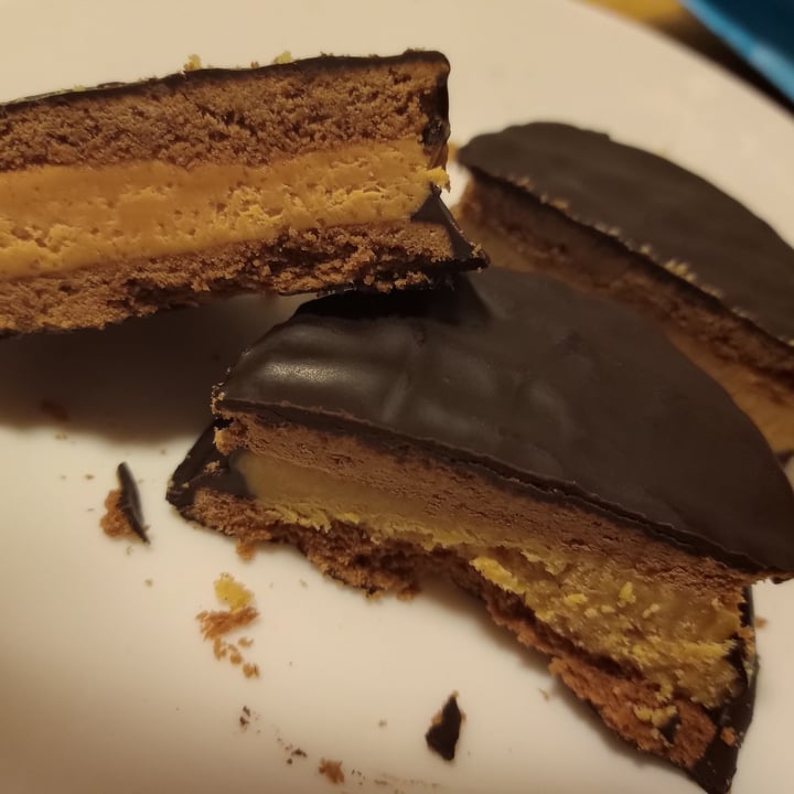 photo of Veggie Break Alfajor relleno con pasta de maní shared by @giselle82 on  02 May 2023 - review