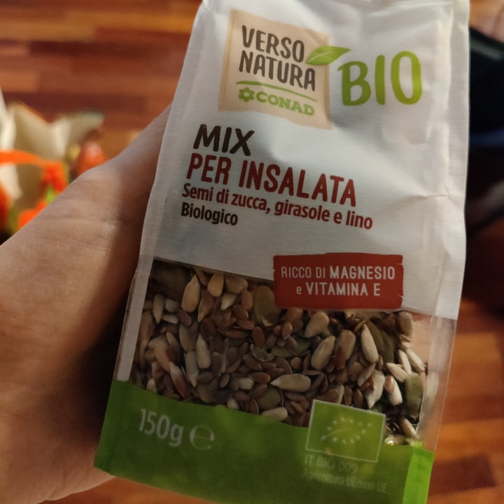 photo of Verso Natura Conad Bio  mix per insalata shared by @flavieddu on  02 Jan 2023 - review
