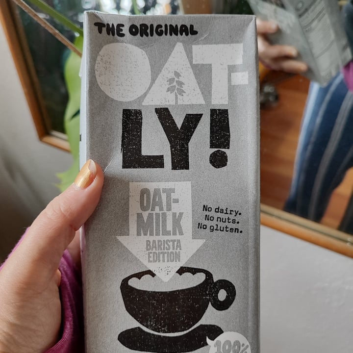 photo of Oatly Oat Drink Barista Edition  shared by @littleredmushroom on  17 Apr 2023 - review
